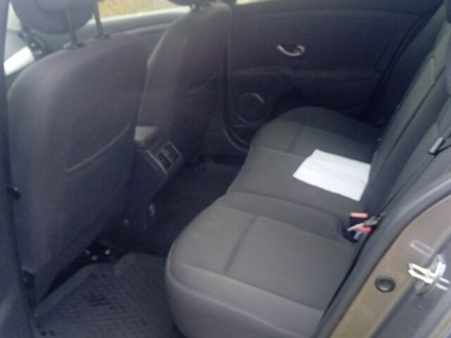 Рено 4 2011 в Немирове на Automoto.ua Серый Рено 4, объемом двигателя 1.5 л и пробегом 270 тыс. км за 5700 $, фото 5 на Automoto.ua