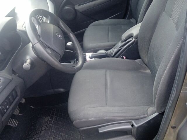 Рено 4 2011 в Немирове на Automoto.ua Серый Рено 4, объемом двигателя 1.5 л и пробегом 270 тыс. км за 5700 $, фото 3 на Automoto.ua