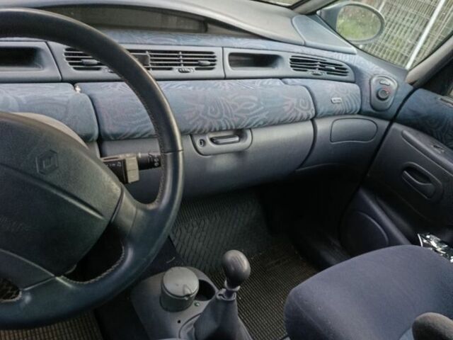 Серый Рено 4, объемом двигателя 2 л и пробегом 3 тыс. км за 3564 $, фото 5 на Automoto.ua