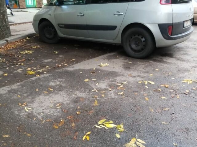 Серый Рено 4, объемом двигателя 3 л и пробегом 309 тыс. км за 2650 $, фото 3 на Automoto.ua