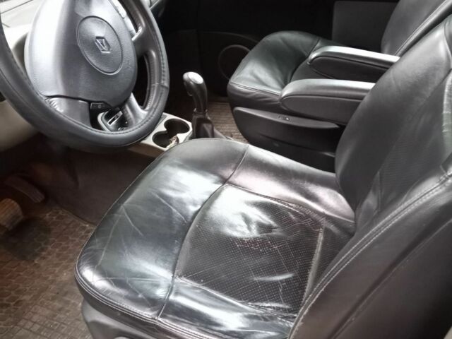 Серый Рено 4, объемом двигателя 3 л и пробегом 309 тыс. км за 2700 $, фото 6 на Automoto.ua