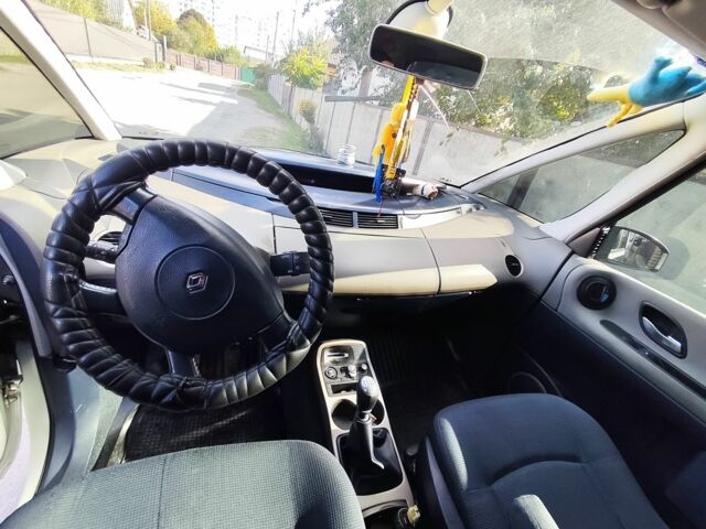 Рено 4 2005 в Виннице на Automoto.ua Серый Рено 4, объемом двигателя 2 л и пробегом 265 тыс. км за 5050 $, фото 3 на Automoto.ua