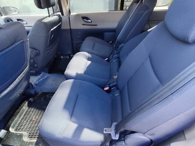 Рено 4 2005 в Виннице на Automoto.ua Серый Рено 4, объемом двигателя 2 л и пробегом 265 тыс. км за 5050 $, фото 5 на Automoto.ua