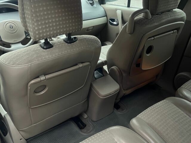 Серый Рено 4, объемом двигателя 2 л и пробегом 430 тыс. км за 3799 $, фото 5 на Automoto.ua