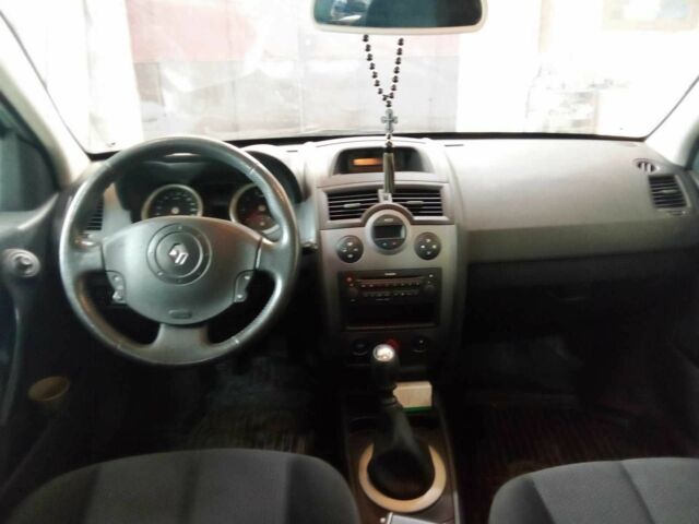 Серый Рено 4, объемом двигателя 2 л и пробегом 190 тыс. км за 4700 $, фото 5 на Automoto.ua