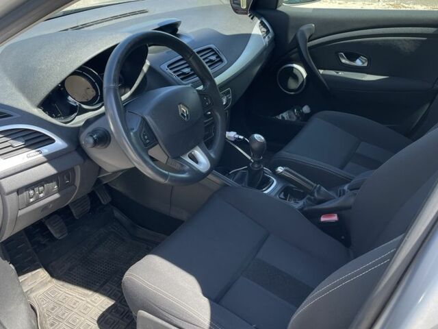Серый Рено 4, объемом двигателя 1.6 л и пробегом 218 тыс. км за 7000 $, фото 10 на Automoto.ua
