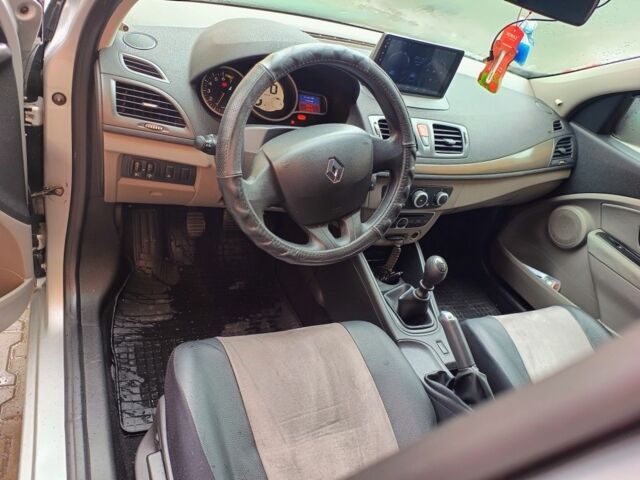 Серый Рено 4, объемом двигателя 1.6 л и пробегом 230 тыс. км за 5500 $, фото 1 на Automoto.ua