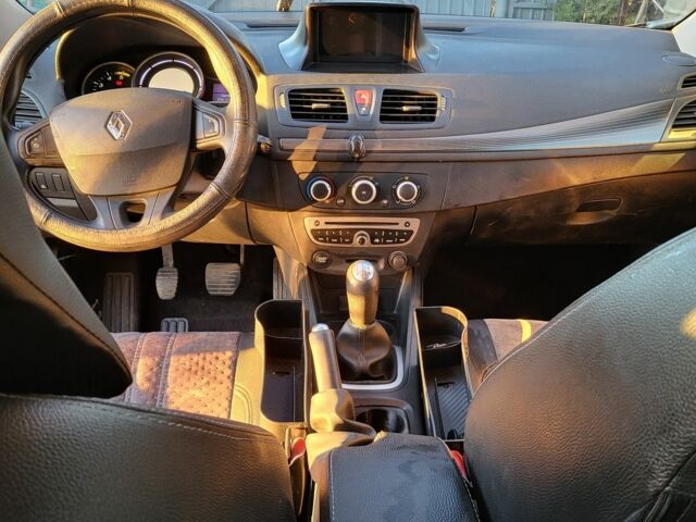 Сірий Рено 4, об'ємом двигуна 1.5 л та пробігом 175 тис. км за 7000 $, фото 2 на Automoto.ua