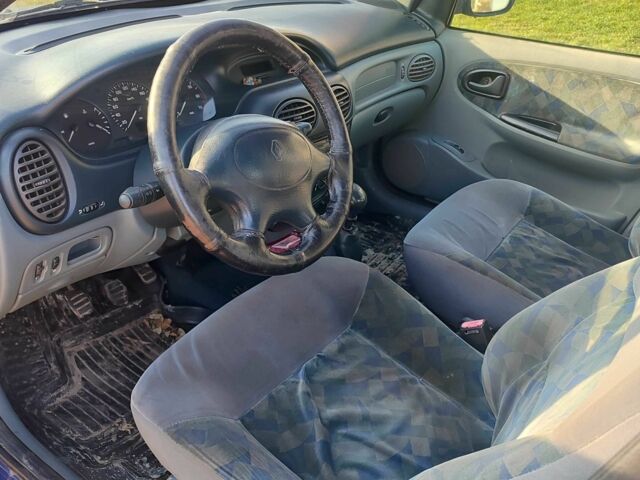 Синий Рено 4, объемом двигателя 2 л и пробегом 306 тыс. км за 1400 $, фото 5 на Automoto.ua