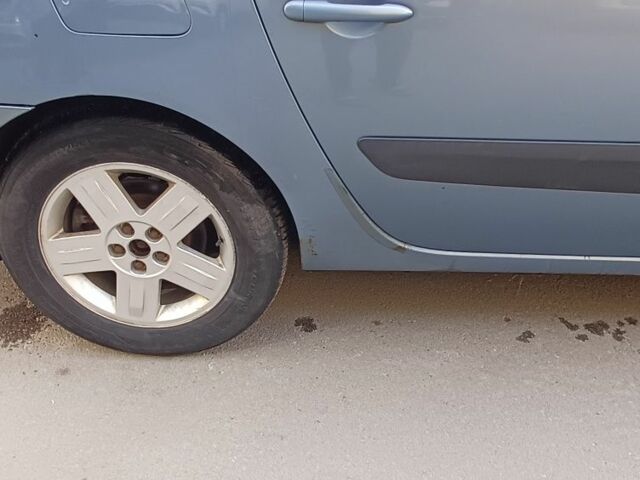 Синий Рено 4, объемом двигателя 1.9 л и пробегом 333 тыс. км за 2800 $, фото 2 на Automoto.ua