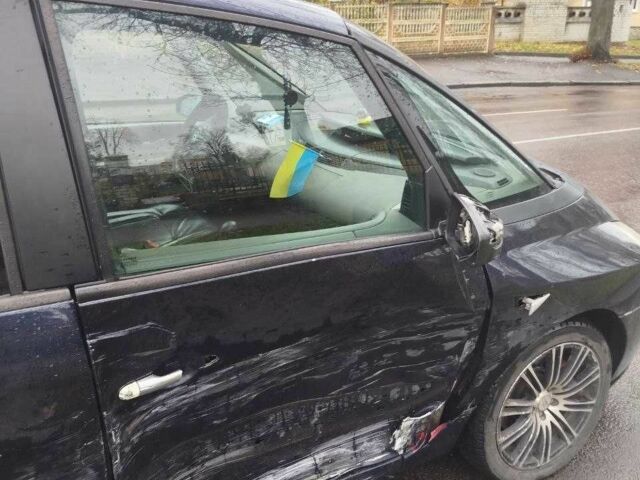 Синий Рено 4, объемом двигателя 2.2 л и пробегом 350 тыс. км за 2836 $, фото 4 на Automoto.ua