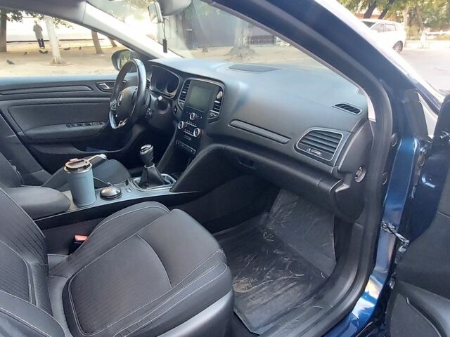 Синий Рено 4, объемом двигателя 1.6 л и пробегом 161 тыс. км за 13200 $, фото 4 на Automoto.ua