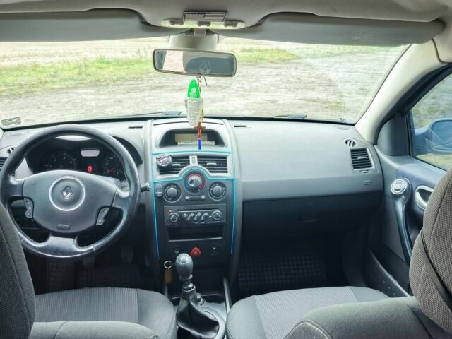 Синий Рено 4, объемом двигателя 0 л и пробегом 409 тыс. км за 4100 $, фото 5 на Automoto.ua