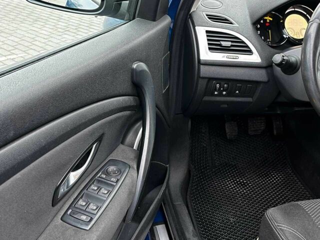 Синий Рено 4, объемом двигателя 1.5 л и пробегом 296 тыс. км за 7700 $, фото 17 на Automoto.ua