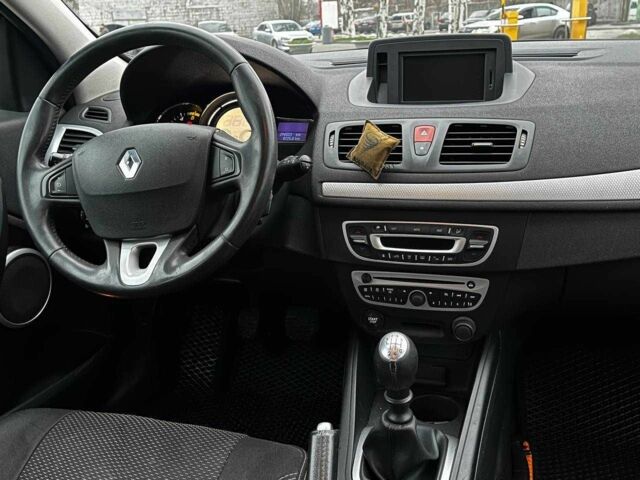 Синий Рено 4, объемом двигателя 1.5 л и пробегом 296 тыс. км за 7700 $, фото 15 на Automoto.ua