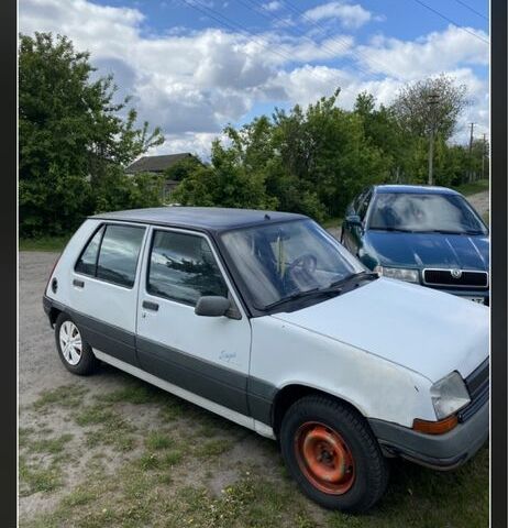 Білий Рено 5, об'ємом двигуна 1.8 л та пробігом 105 тис. км за 565 $, фото 1 на Automoto.ua