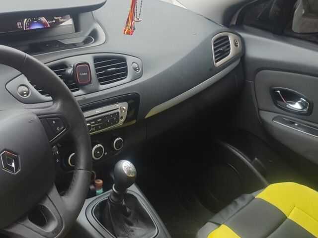 Белый Рено 5, объемом двигателя 1.5 л и пробегом 204 тыс. км за 7899 $, фото 4 на Automoto.ua