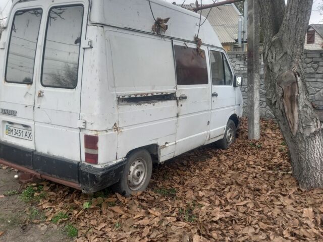 Белый Рено 5, объемом двигателя 1 л и пробегом 200 тыс. км за 477 $, фото 2 на Automoto.ua