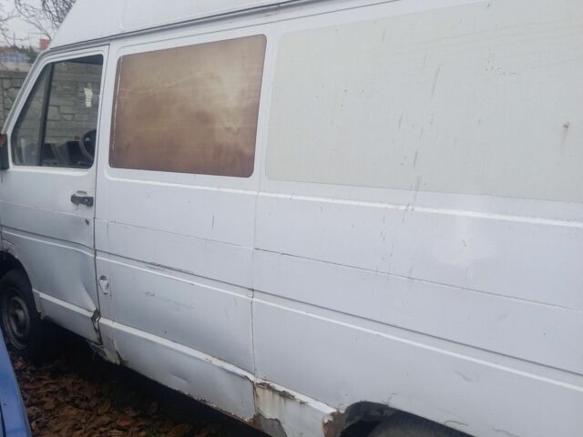 Белый Рено 5, объемом двигателя 1 л и пробегом 200 тыс. км за 477 $, фото 1 на Automoto.ua