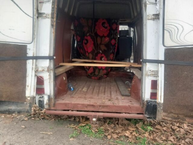 Белый Рено 5, объемом двигателя 1 л и пробегом 200 тыс. км за 477 $, фото 4 на Automoto.ua