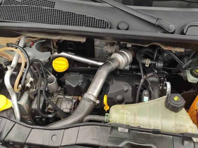 Білий Рено 5, об'ємом двигуна 1.5 л та пробігом 213 тис. км за 6500 $, фото 6 на Automoto.ua