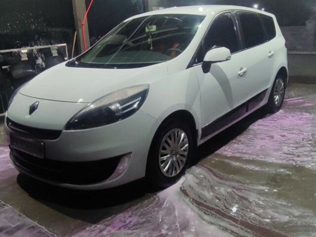 Белый Рено 5, объемом двигателя 1.5 л и пробегом 212 тыс. км за 7600 $, фото 2 на Automoto.ua