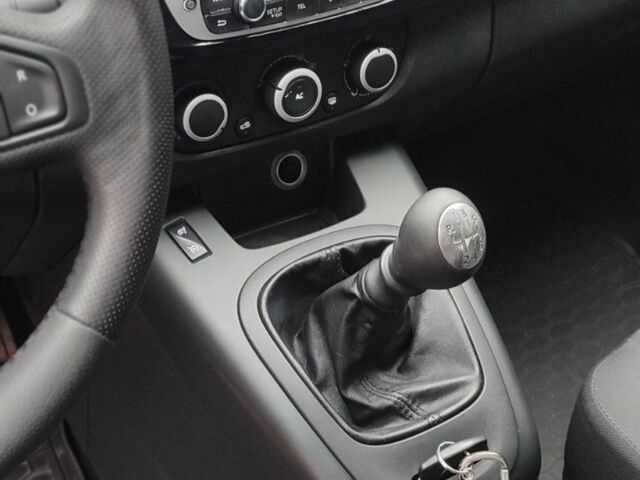 Белый Рено 5, объемом двигателя 1.5 л и пробегом 212 тыс. км за 7600 $, фото 6 на Automoto.ua