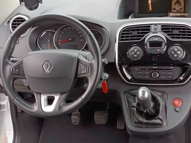 Белый Рено 5, объемом двигателя 1.5 л и пробегом 195 тыс. км за 9872 $, фото 1 на Automoto.ua