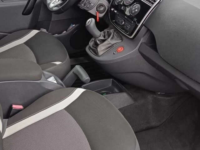 Белый Рено 5, объемом двигателя 1.5 л и пробегом 195 тыс. км за 9872 $, фото 3 на Automoto.ua