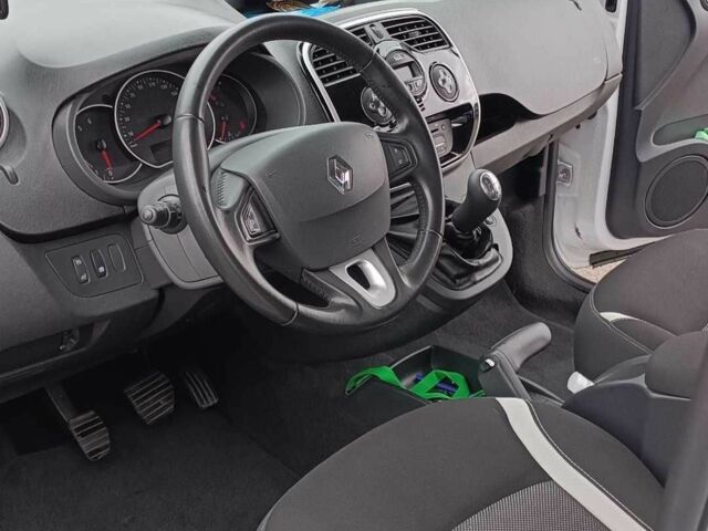 Белый Рено 5, объемом двигателя 1.5 л и пробегом 195 тыс. км за 9872 $, фото 2 на Automoto.ua