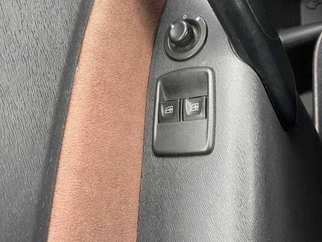 Белый Рено 5, объемом двигателя 1.5 л и пробегом 120 тыс. км за 13000 $, фото 10 на Automoto.ua