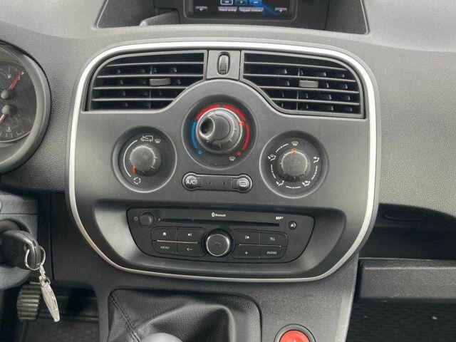 Белый Рено 5, объемом двигателя 1.5 л и пробегом 120 тыс. км за 13000 $, фото 11 на Automoto.ua