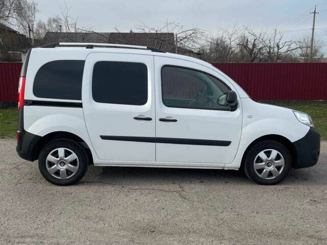 Белый Рено 5, объемом двигателя 1.5 л и пробегом 120 тыс. км за 13000 $, фото 2 на Automoto.ua