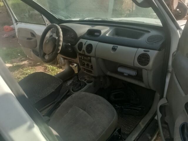 Білий Рено 5, об'ємом двигуна 1 л та пробігом 1 тис. км за 950 $, фото 7 на Automoto.ua