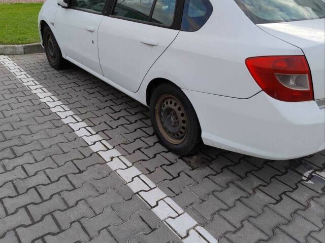 Белый Рено 5, объемом двигателя 1.4 л и пробегом 282 тыс. км за 3600 $, фото 7 на Automoto.ua