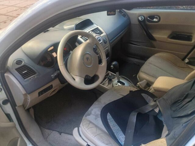 Білий Рено 5, об'ємом двигуна 1.9 л та пробігом 320 тис. км за 4492 $, фото 4 на Automoto.ua