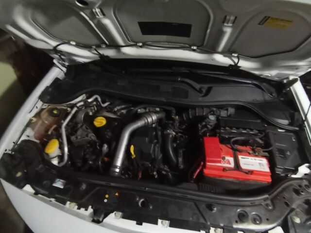 Белый Рено 5, объемом двигателя 1.5 л и пробегом 120 тыс. км за 6064 $, фото 16 на Automoto.ua