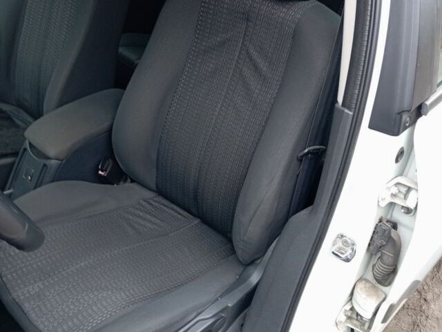 Білий Рено 5, об'ємом двигуна 0 л та пробігом 120 тис. км за 5977 $, фото 10 на Automoto.ua