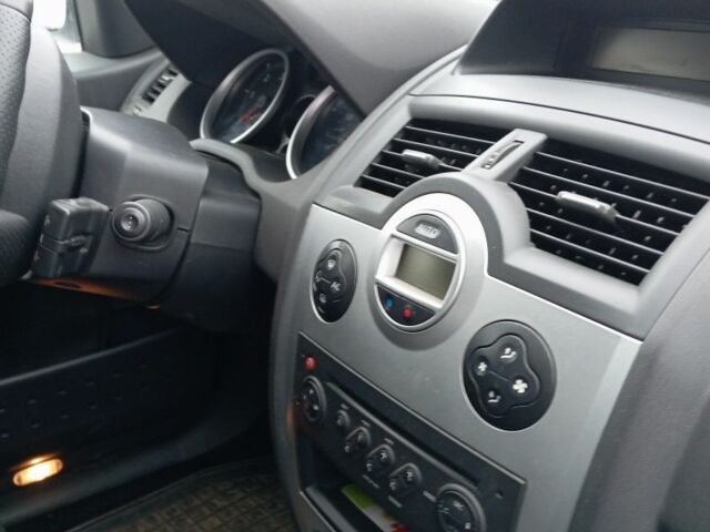 Білий Рено 5, об'ємом двигуна 0 л та пробігом 120 тис. км за 5977 $, фото 14 на Automoto.ua