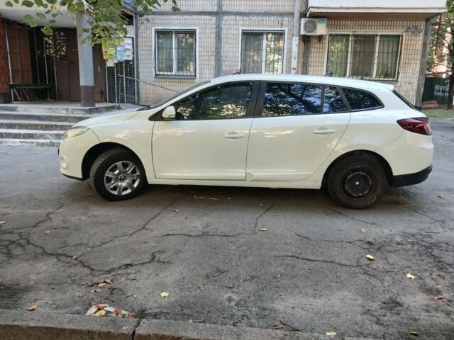 Белый Рено 5, объемом двигателя 1.5 л и пробегом 400 тыс. км за 5794 $, фото 3 на Automoto.ua