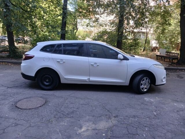 Белый Рено 5, объемом двигателя 1.5 л и пробегом 400 тыс. км за 5794 $, фото 2 на Automoto.ua