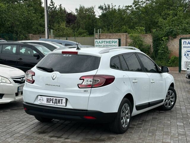 Белый Рено 5, объемом двигателя 1.5 л и пробегом 284 тыс. км за 6212 $, фото 1 на Automoto.ua