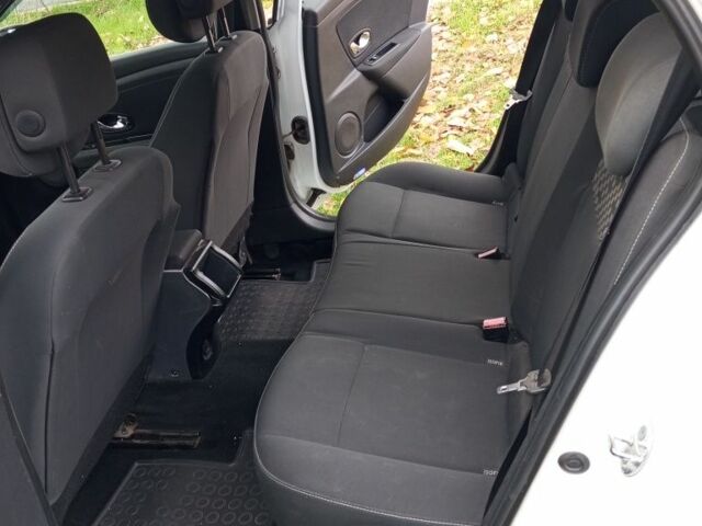 Белый Рено 5, объемом двигателя 1.5 л и пробегом 267 тыс. км за 6499 $, фото 10 на Automoto.ua