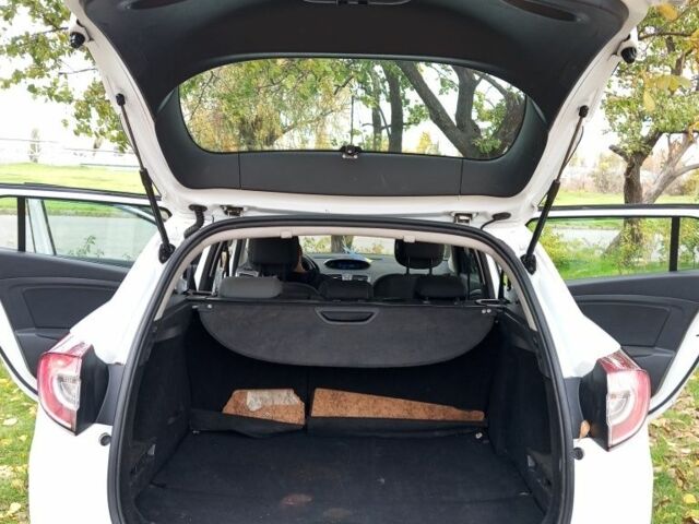 Белый Рено 5, объемом двигателя 1.5 л и пробегом 267 тыс. км за 6499 $, фото 11 на Automoto.ua