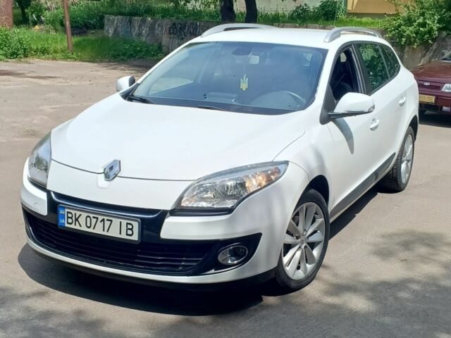 Белый Рено 5, объемом двигателя 1.5 л и пробегом 247 тыс. км за 7800 $, фото 1 на Automoto.ua