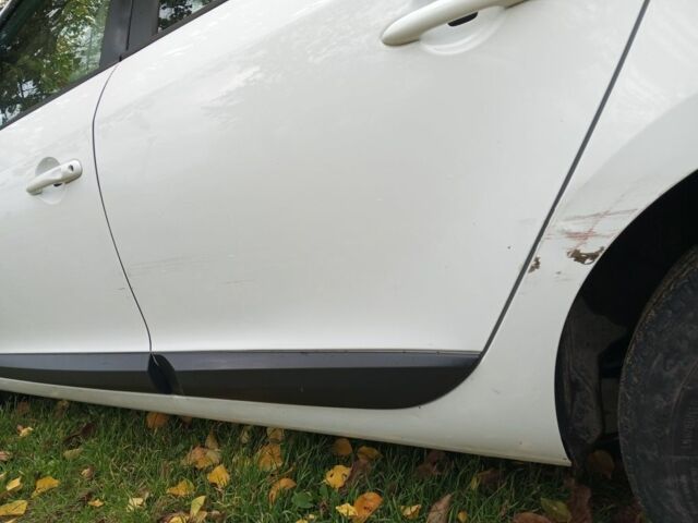 Белый Рено 5, объемом двигателя 1.5 л и пробегом 267 тыс. км за 6499 $, фото 5 на Automoto.ua