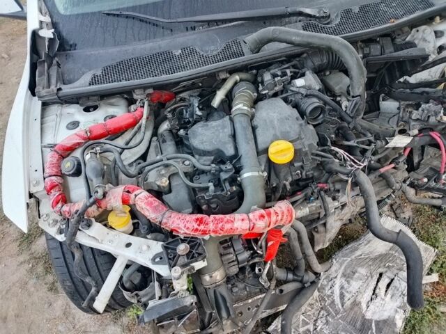 Белый Рено 5, объемом двигателя 1.5 л и пробегом 267 тыс. км за 2600 $, фото 5 на Automoto.ua