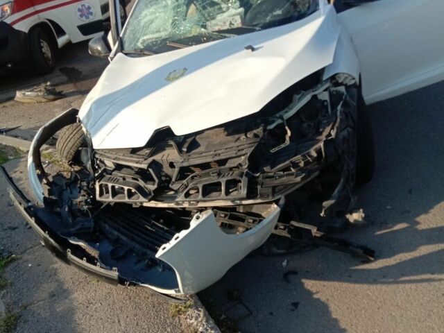 Белый Рено 5, объемом двигателя 0 л и пробегом 250 тыс. км за 3000 $, фото 2 на Automoto.ua