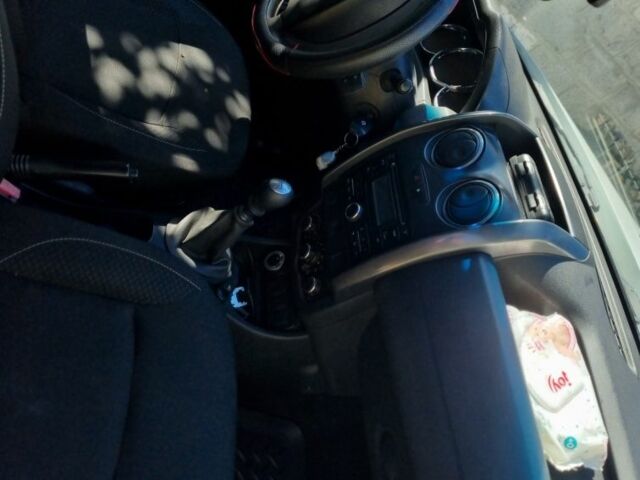 Рено 5 2016 у Новомосковске на Automoto.ua Білий Рено 5, об'ємом двигуна 1.5 л та пробігом 315 тис. км за 9000 $, фото 4 на Automoto.ua