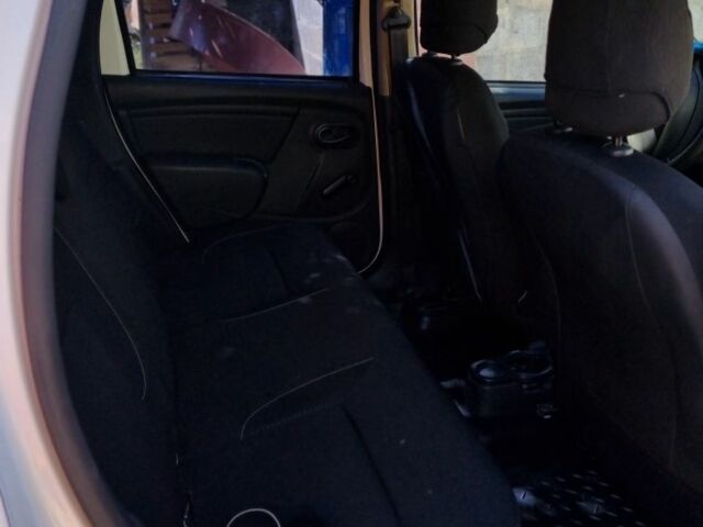 Рено 5 2016 у Новомосковске на Automoto.ua Білий Рено 5, об'ємом двигуна 1.5 л та пробігом 315 тис. км за 9000 $, фото 7 на Automoto.ua